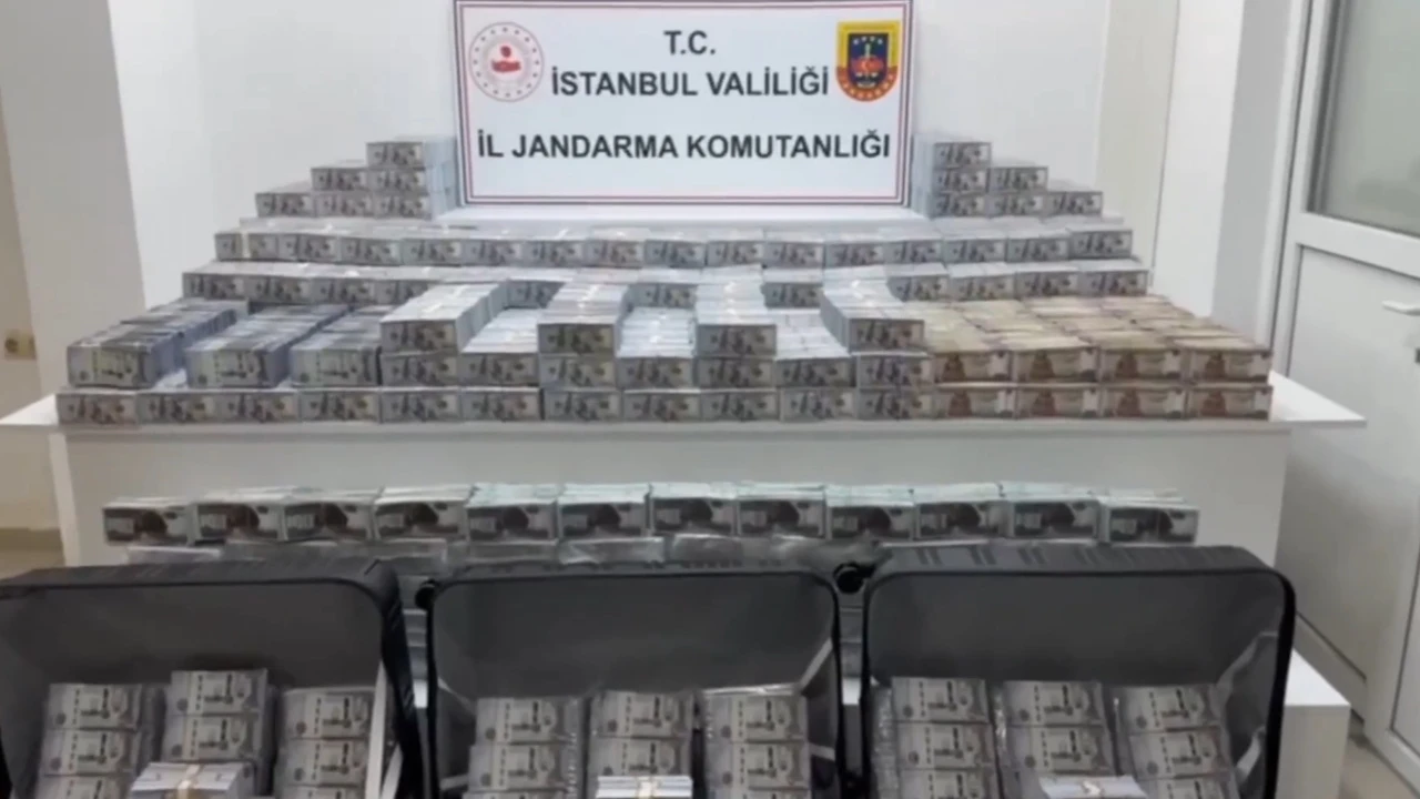 İstanbul'da sahtecilik operasyonu! 4.5 milyar TL değerinde sahte döviz ele geçirildi
