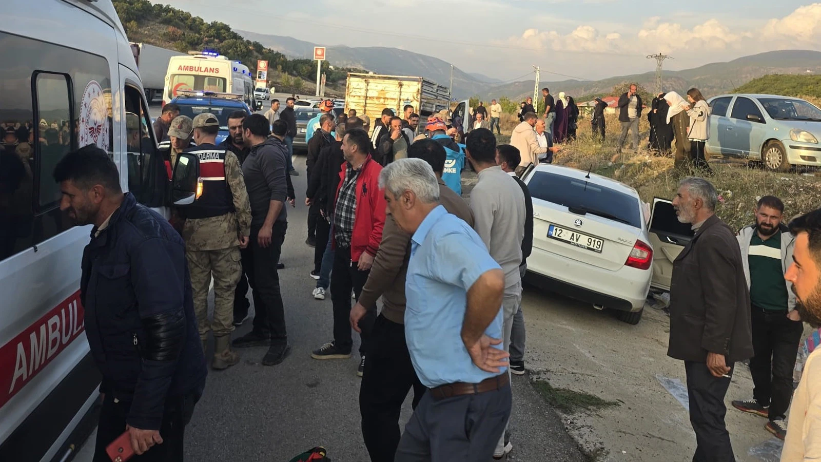 Bingöl'de Trafik Kazası: Çok Sayıda Kişi Yaralandı