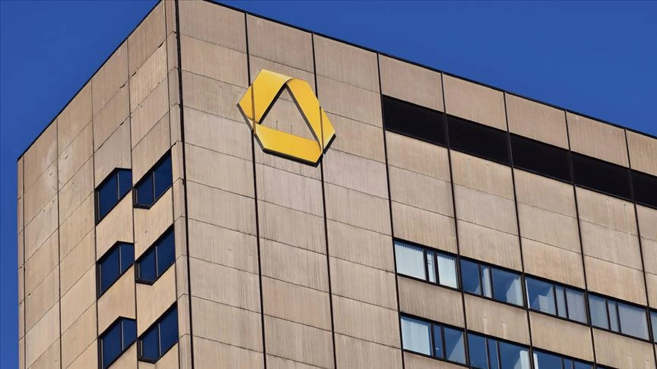 Commerzbank'tan yıl sonu döviz tahmini: Dolar 44 TL, Euro 51 TL