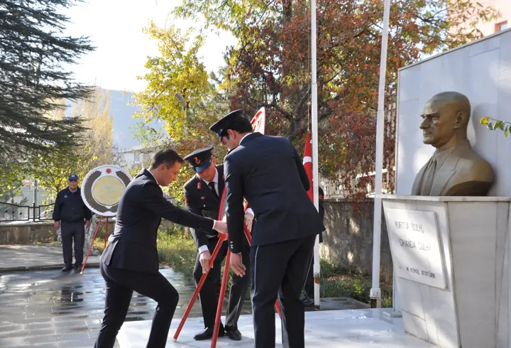 Büyük Önder Atatürk, Hizan'da törenle anıldı