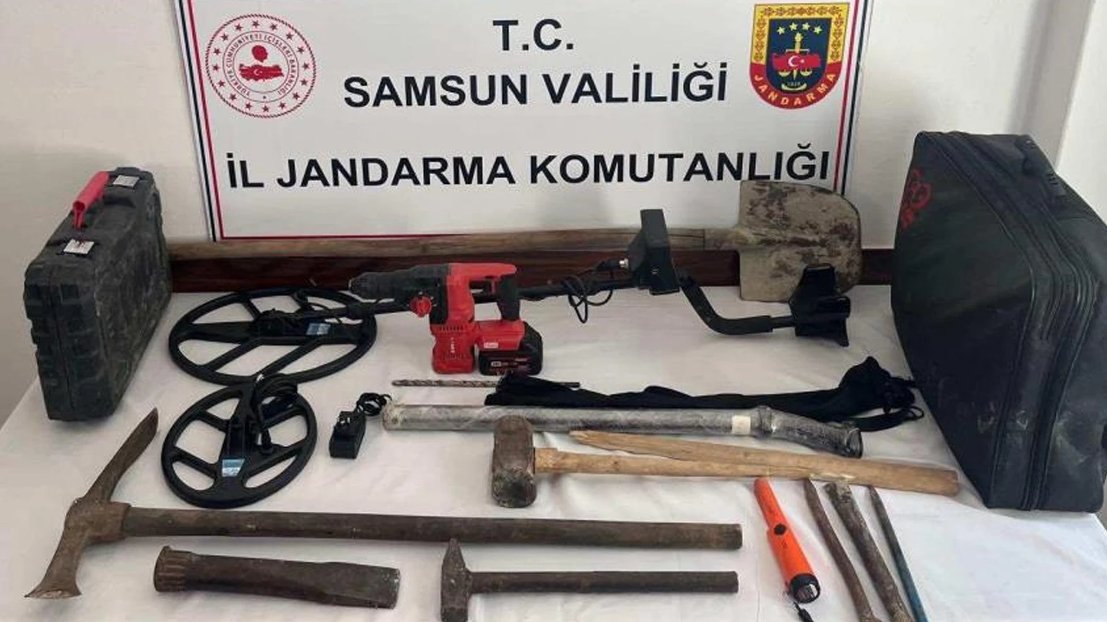 Kaçak kazı yaparken suçüstü yakalandılar
