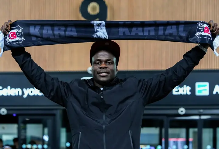 Beşiktaş'ın yeni transferi Junior Olaitan, İstanbul'a geldi! Kartal pozu...