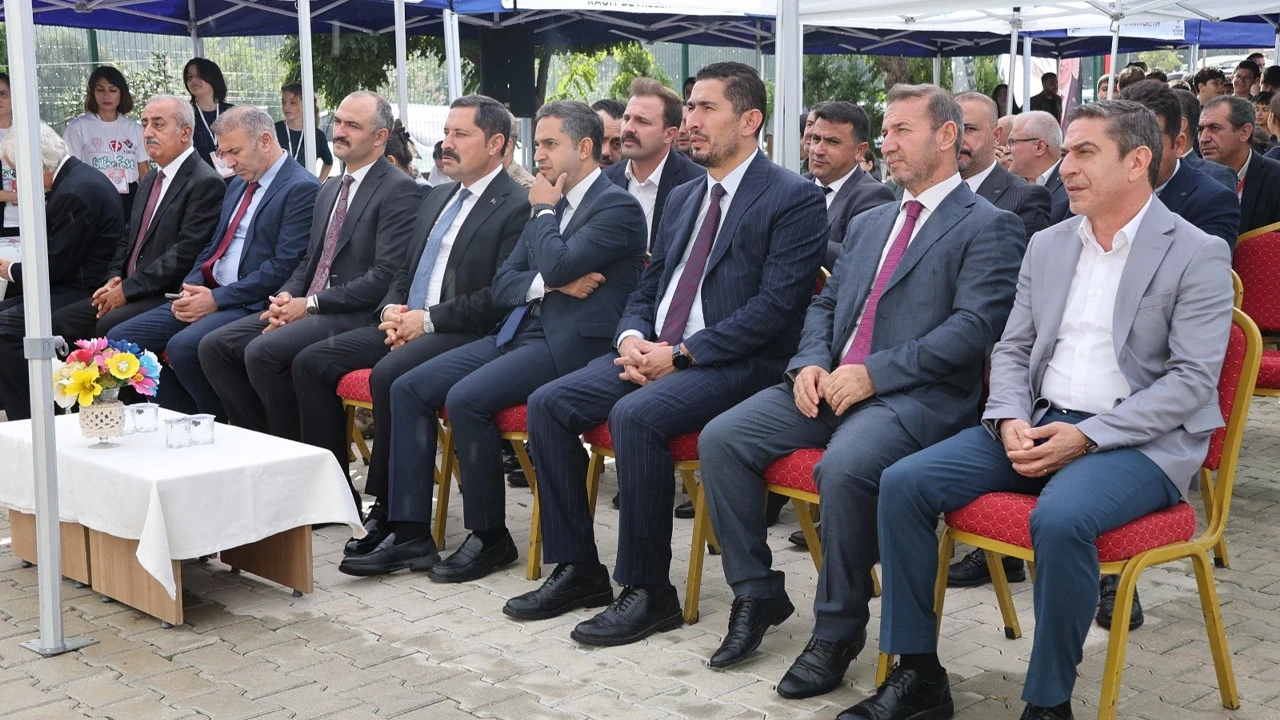 Geleceğin Bilim İnsanları Hatay’da Yetişiyor: Köklerden Göklere Bilim Şenliği Başladı