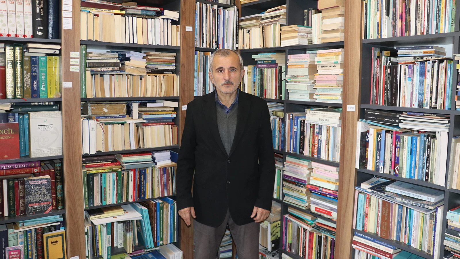 35 yıldır biriktiriyor; 200 bin kitaptan oluşan Şehir Araştırmaları Merkezi kurdu