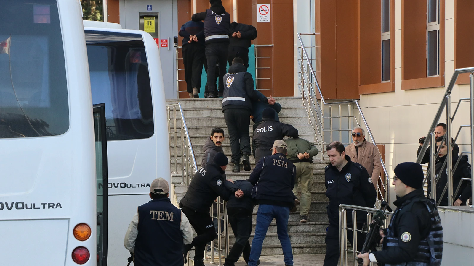 Yalova’da 3 polisin şehit olduğu DEAŞ operasyonunda 26 tutuklama