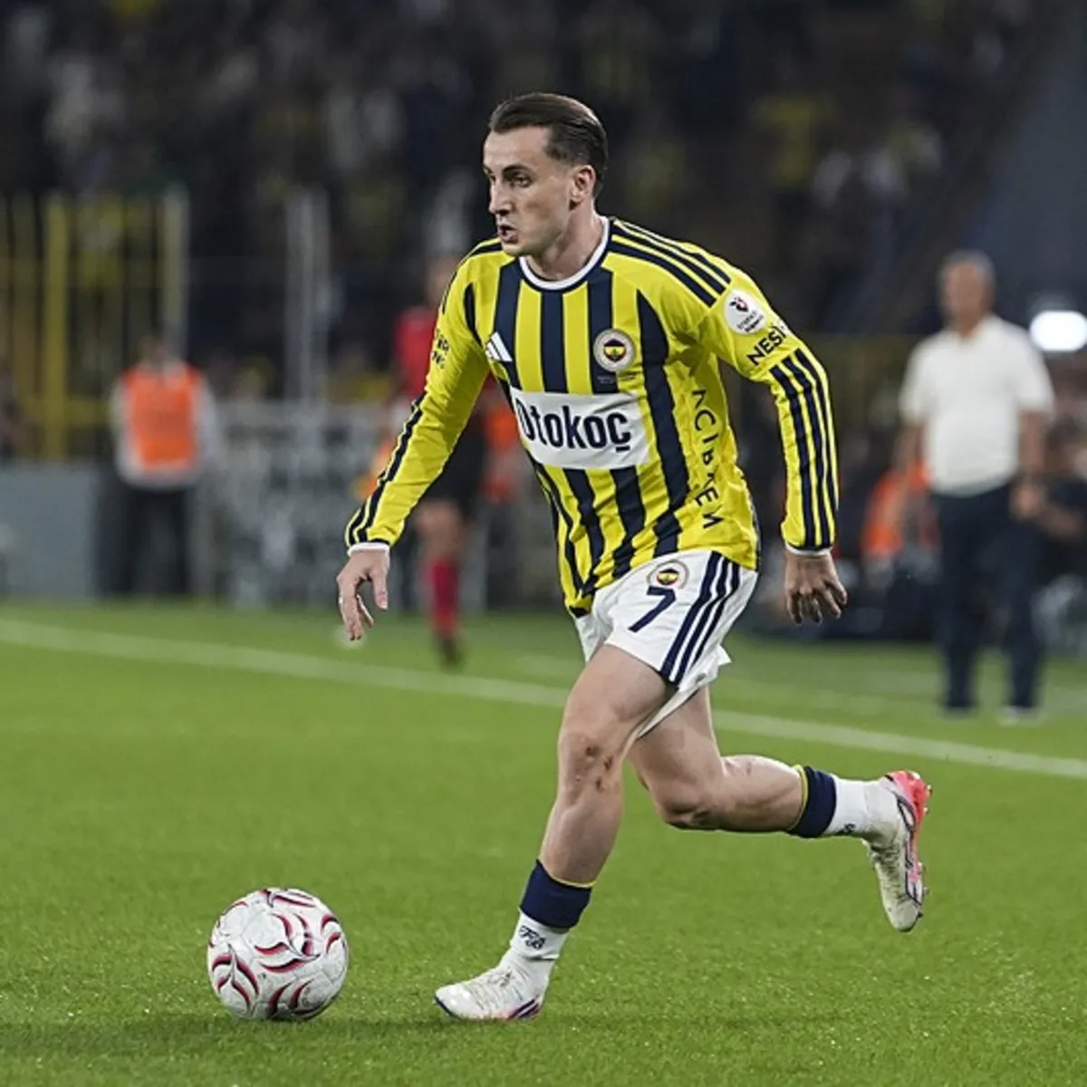 Fenerbahçe'ye Kerem Aktürkoğlu şoku! Sahadan sedyeyle ayrıldı
