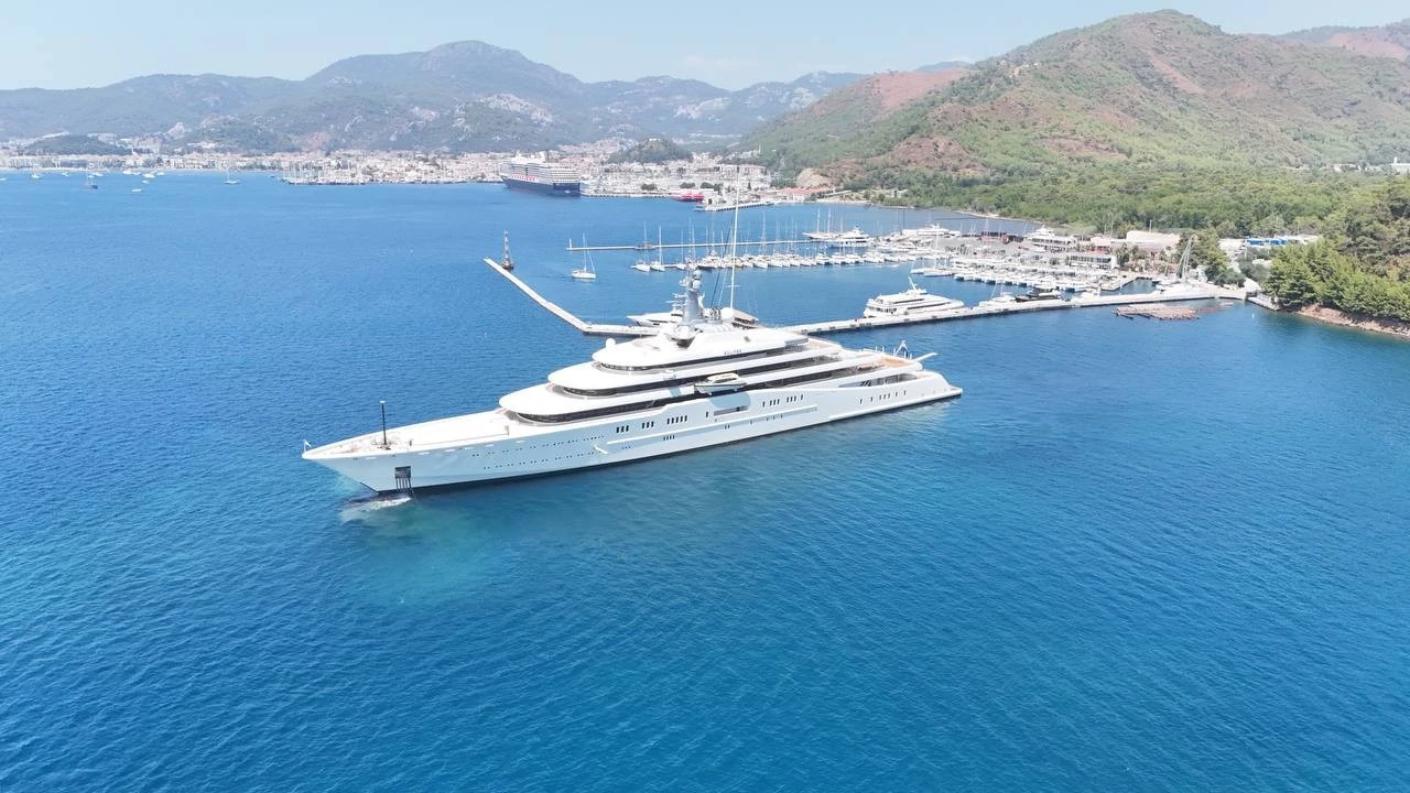 Rus milyarder Abramoviç'in yatı "Eclipse" Marmaris'ten İsanbul'a götürülüyor