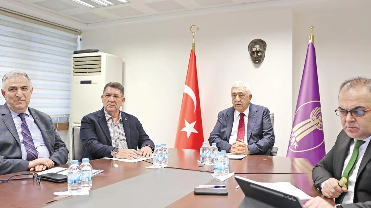 Esnaf: AVM ve zincirler haftada bir gün kapanmalı