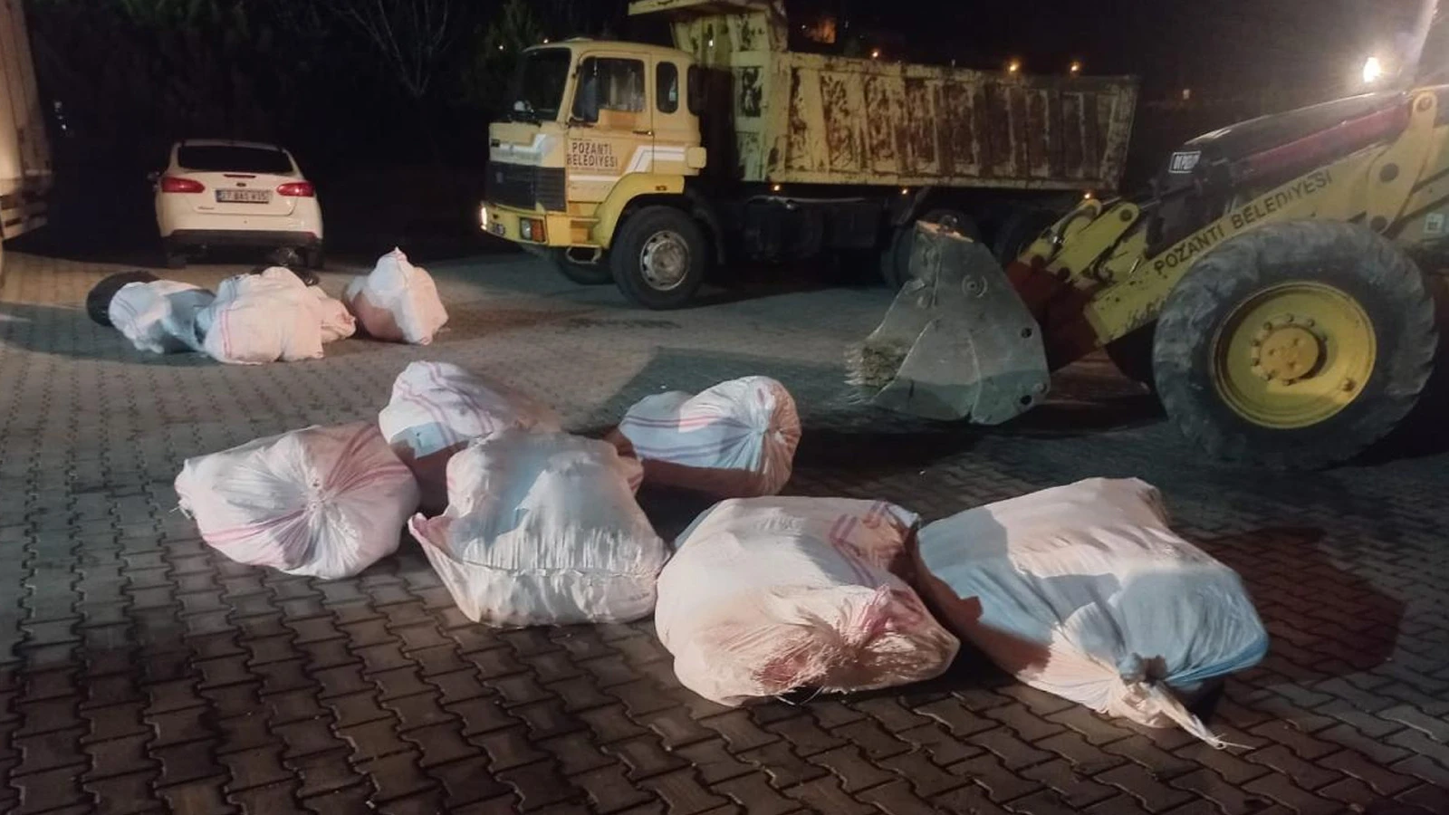 Yolcu otobüsünün bagajında 1,4 ton içyağı ele geçirildi