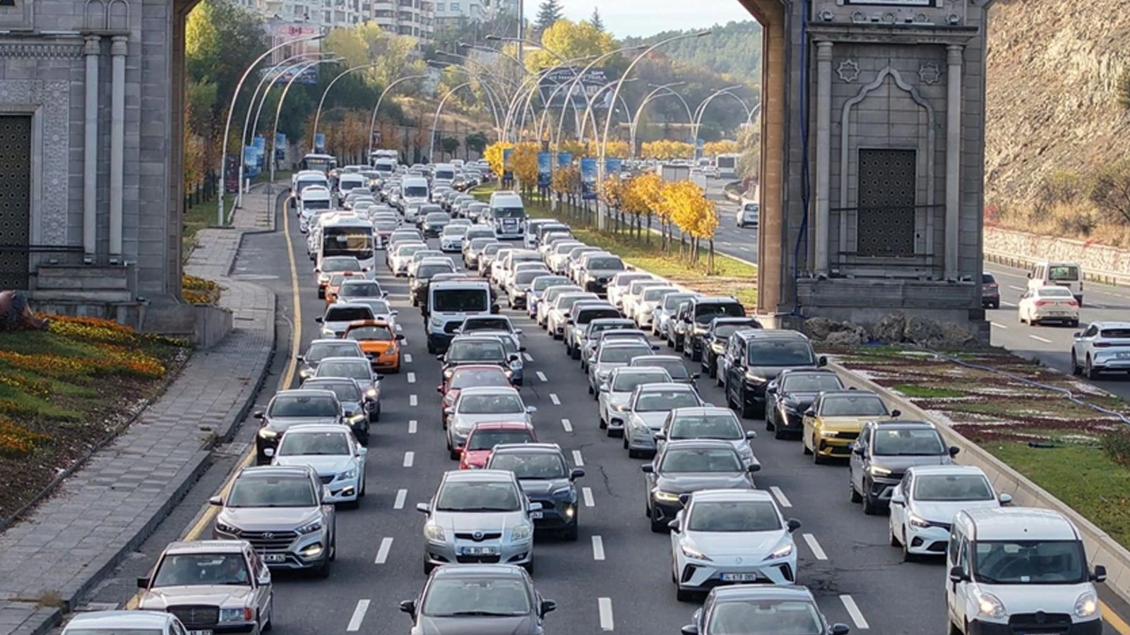 Trafiğe çıkacaklar dikkat! Bazı yollar kapatılacak