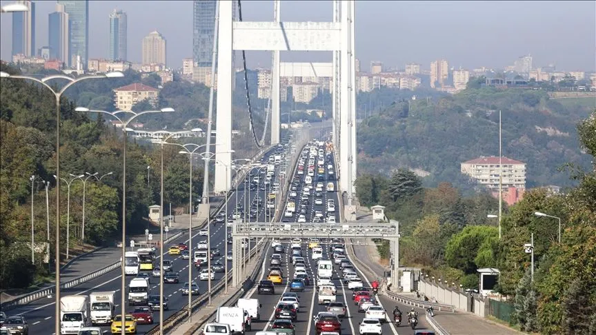 İstanbul'da haftanın üçüncü iş gününde trafik yoğunluğu yaşanıyor