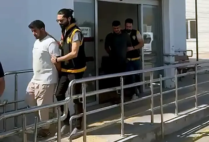 Ev kurşunlayan şüpheliler güvenlik kamerasından tespit edilip, yakalandı