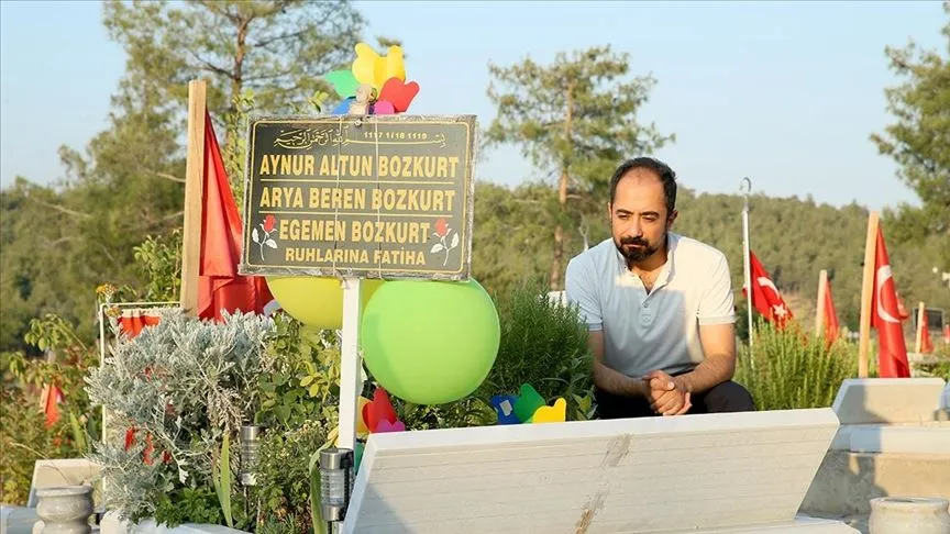 Depremde kaybettiği ailesiyle geçirdiği son Babalar Günü'nü unutamıyor