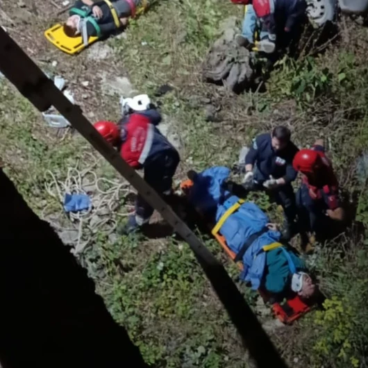 Trabzon’da Korku Dolu Anlar: Cip Dereye Yuvarlandı