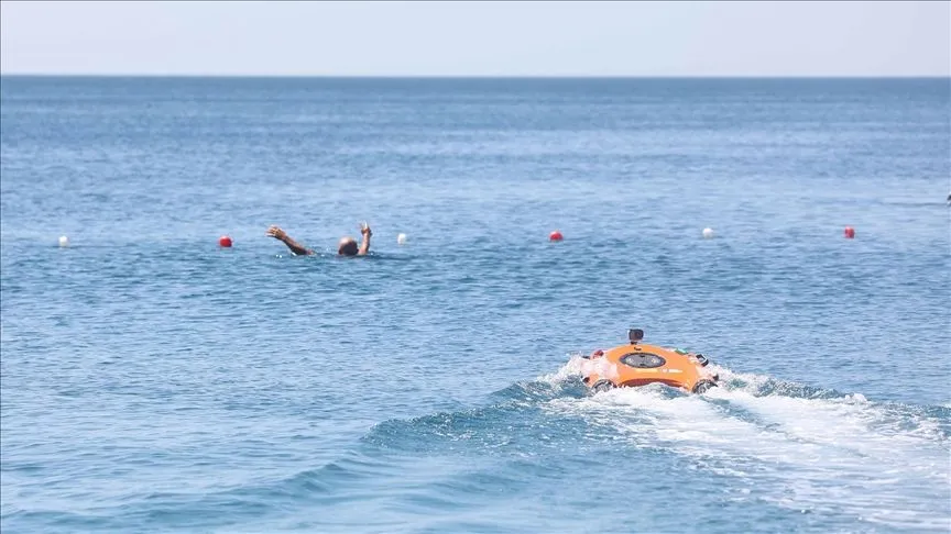 Antalya'da insansız cankurtaran robotu plajlarda hizmet veriyor