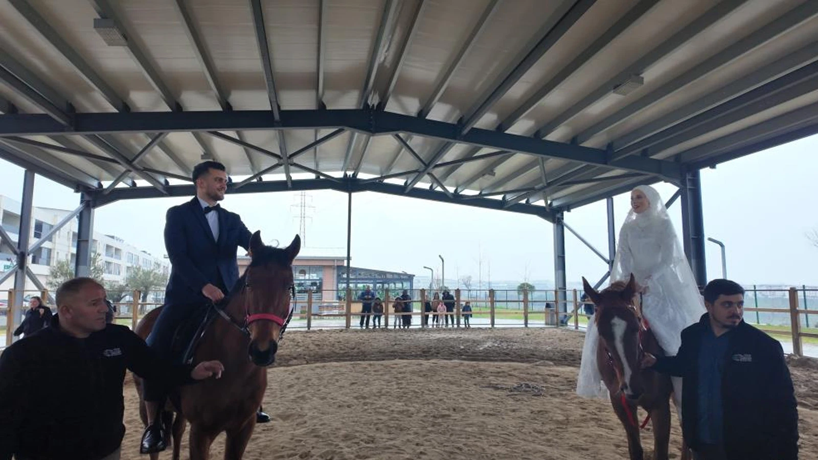 Esenyurt'ta ilginç nikah: "Şahidi at yapacaktık, kabul etmediler"