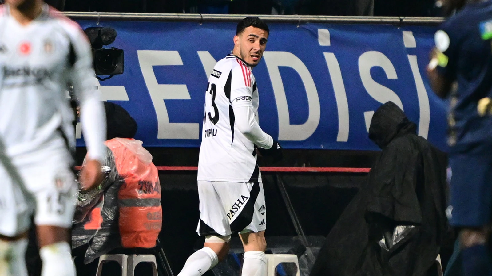 Beşiktaş'tan oyuna devam edemeyen Emirhan Topçu'nun durumu hakkında açıklama