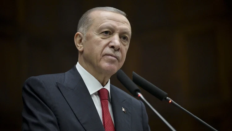 Cumhurbaşkanı Erdoğan, Anne Ve Babasının Kabirlerini Ziyaret Etti