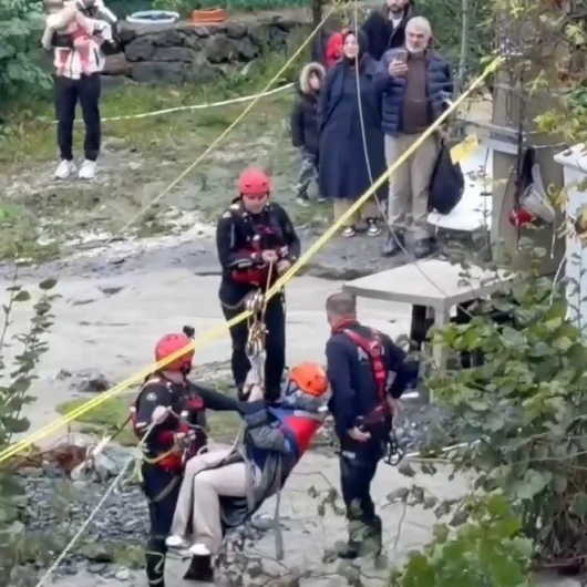 Sapanca’da Mahsur Kalan 2’si Çocuk 8 Kişiyi AFAD Kurtardı