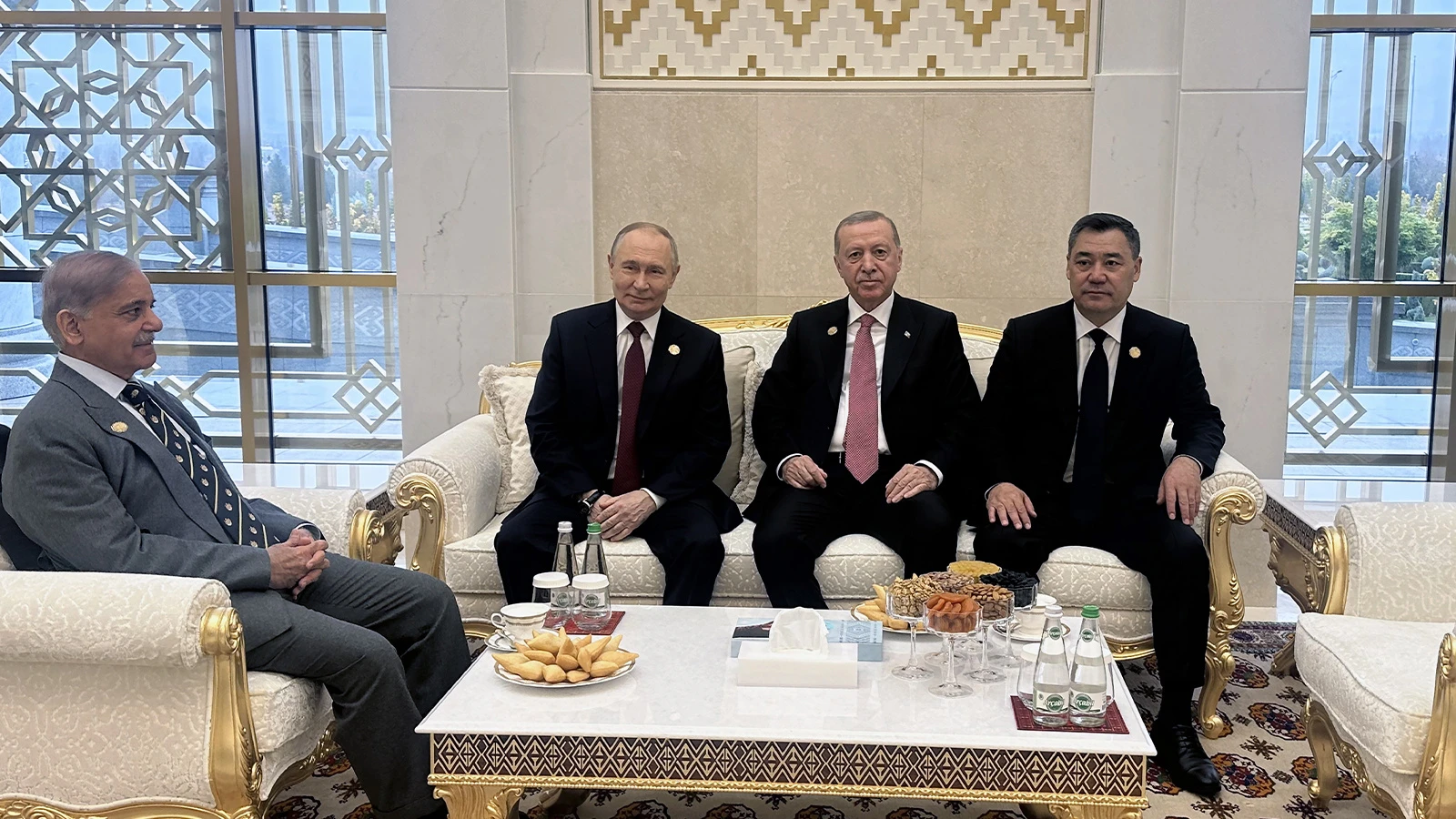 Cumhurbaşkanı Erdoğan'dan Türkmenistan'da diplomasi trafiği