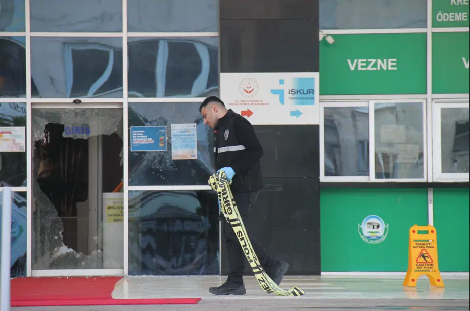 Antalya'da belediyeye pompalı tüfekle saldırı
