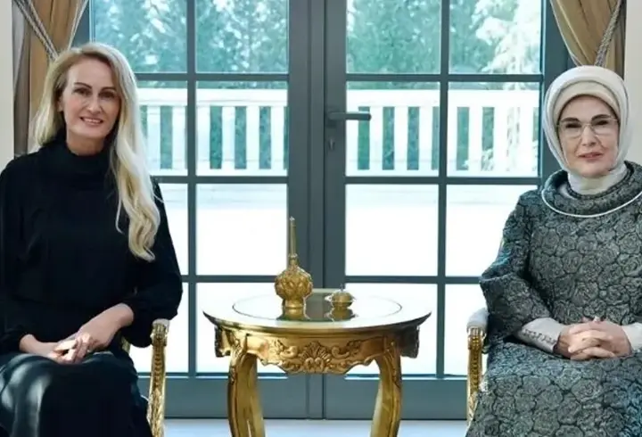 Emine Erdoğan, KKTC Cumhurbaşkanı'nın eşi ile bir araya geldi