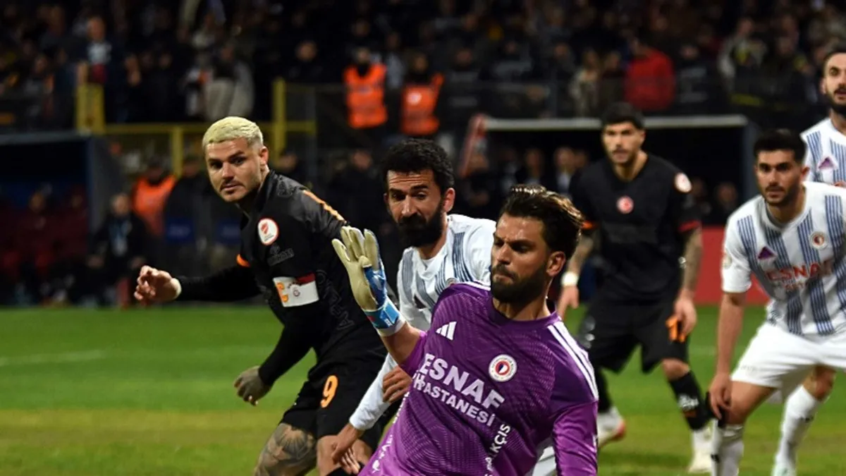 Galatasaray direği geçemedi! İşte o pozisyon