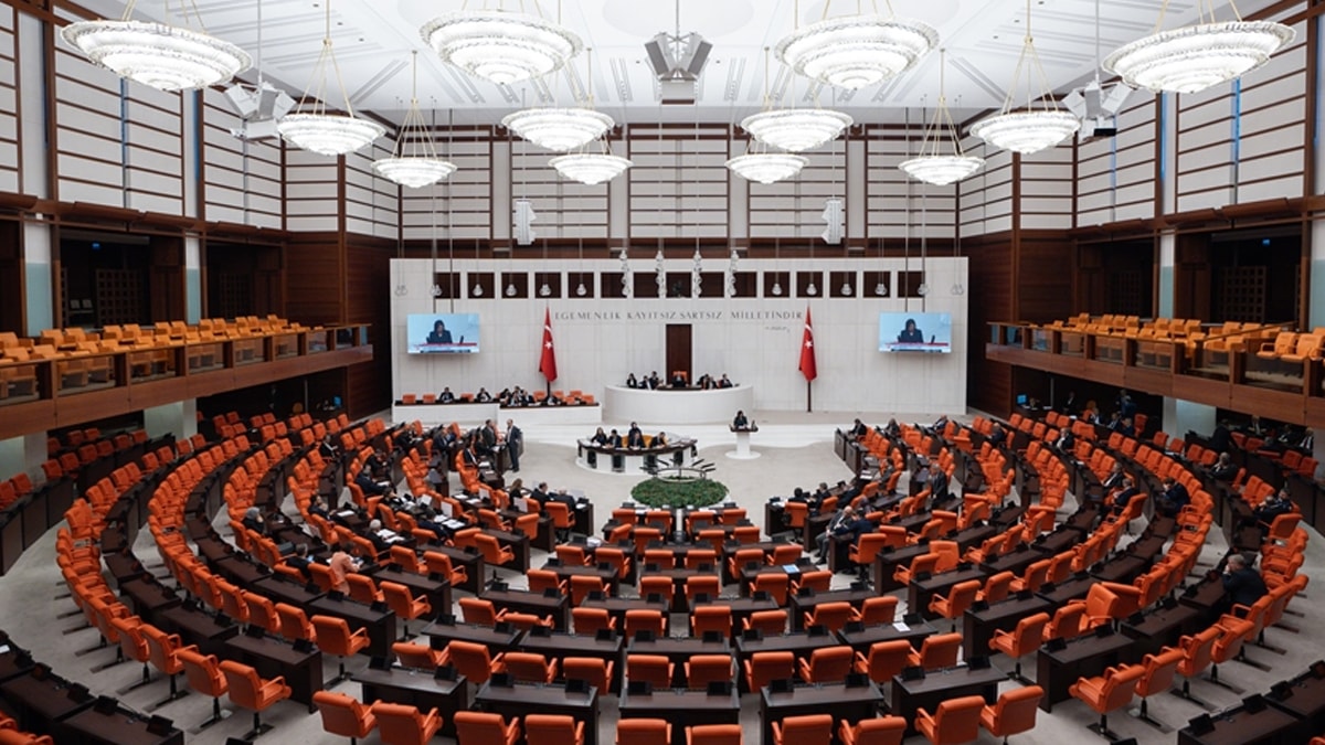 AKP ve MHP'de eller yine 'ret' için kalktı
