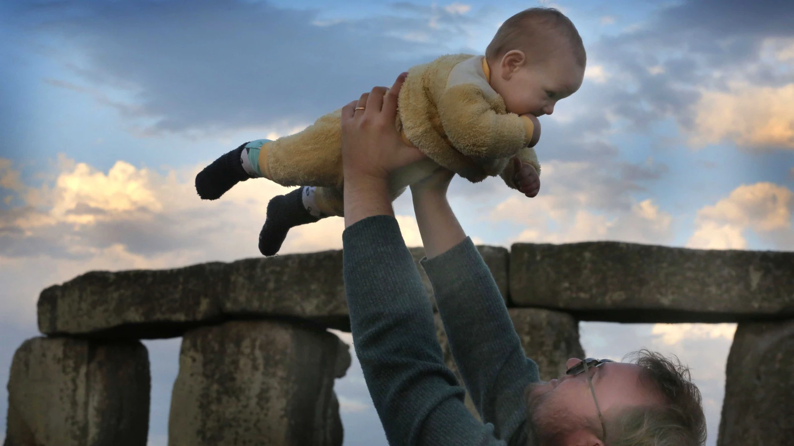 Stonehenge yakınlarındaki 4 bin 500 yıllık çukurların sırrı çözüldü