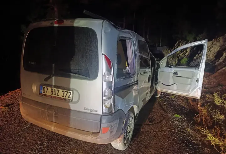 Araç şarampole düştü: 3 yaralı
