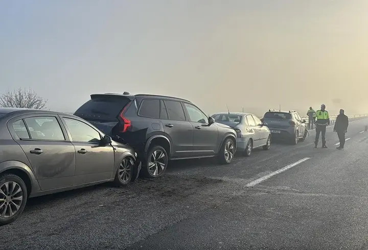 Edirne'de zincirleme kaza: 10 araç birbirine girdi