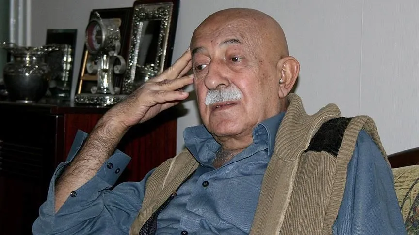 Şiirleriyle modern hayatın karşısında olan usta edebiyatçı: Erdem Bayazıt