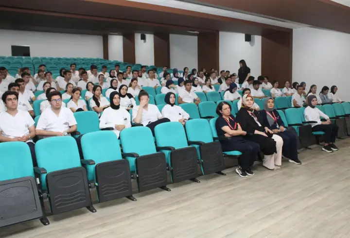 Osmaniye Devlet Hastanesi’nde stajyer öğrencilere uyum eğitimi verildi