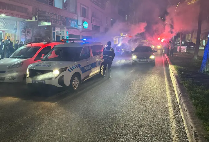 Diyarbakır’da ‘kavga’ ihbarına giden polislere sürpriz kutlama