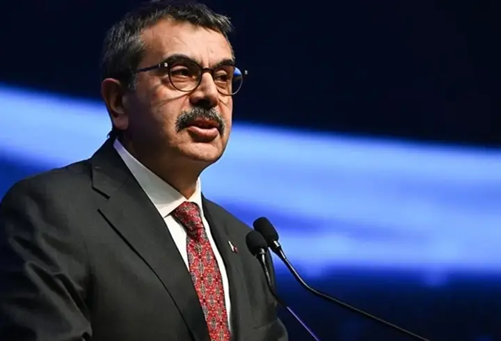 Bakan Tekin merak edilen soruyu yanıtladı! Okullarda 'ara tatil' kalkacak mı?
