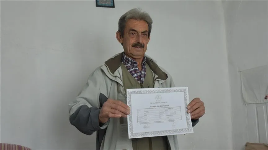 Liseyi 70 yaşında bitiren emekli, üniversite sınavına hazırlanıyor