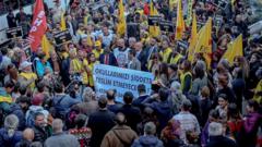 Okul saldırıları sonrası öğretmenler iki gün iş bırakma kararı aldı