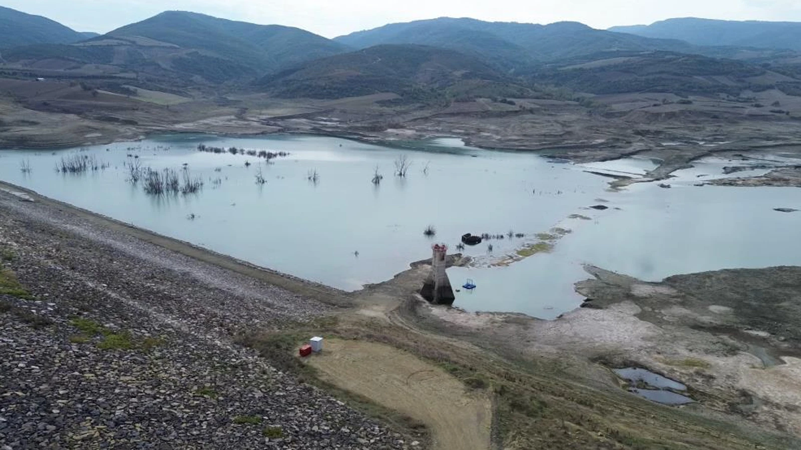 Naip Barajı'nda su seviyesi ölü hacme kadar düştü