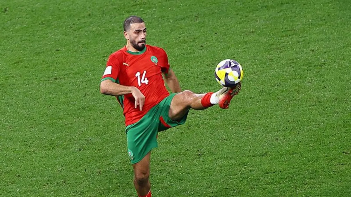 Oussama Tannane'den inanılmaz gol! Orta sahadan vurdu, örümcek ağlarını aldı