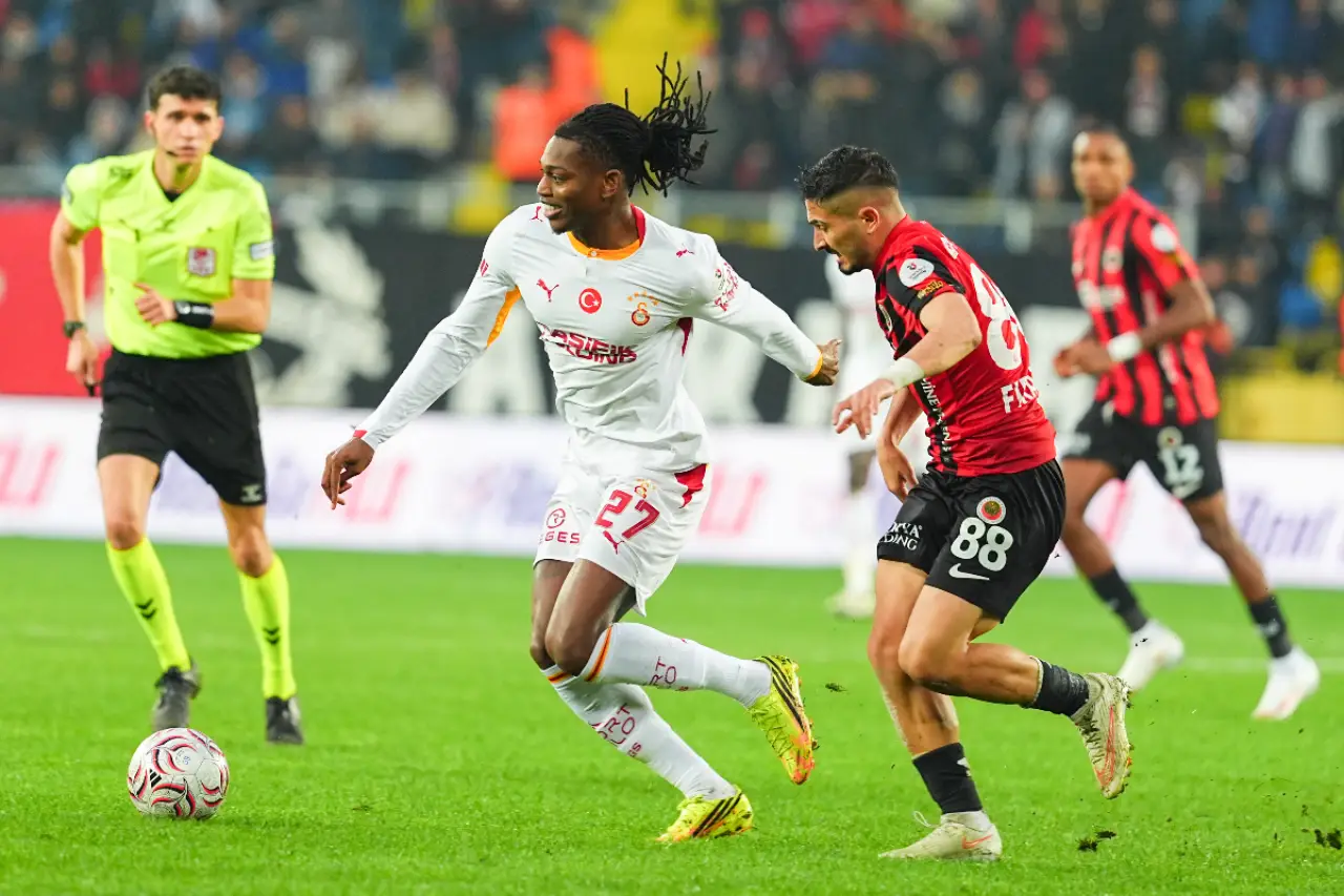 Leao'nun Sağlık Durumuna Dair Galatasaray'dan Açıklama