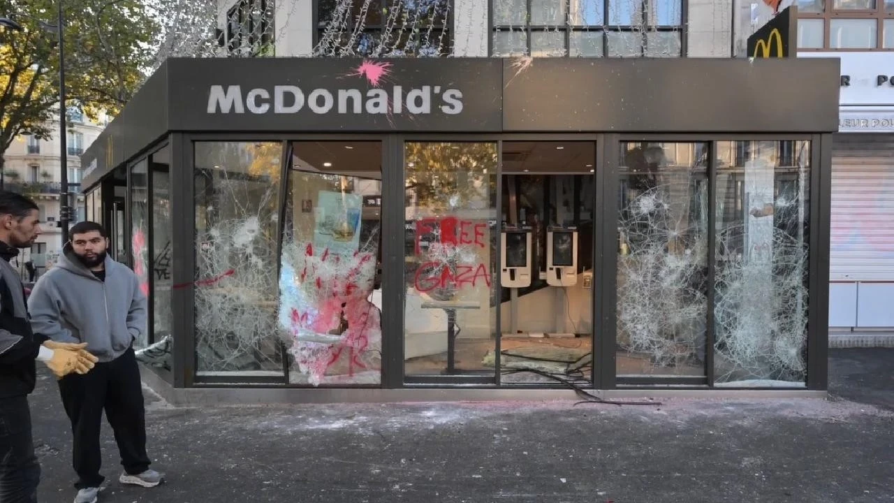 Fransa'daki Eylemlerde Çok Sayıda Dükkan Yağmalandı