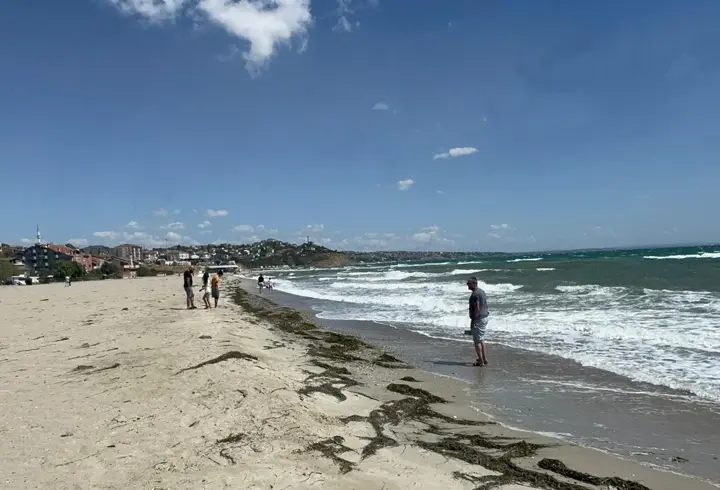 Tekirdağ'da fırtına; eğitim uçuşları iptal edildi, denize girmek yasak