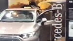 Paris Otomobil Fuarı'nda Küçük Çocuk Lüks Mercedes'i Stant Duvarına Çarptı