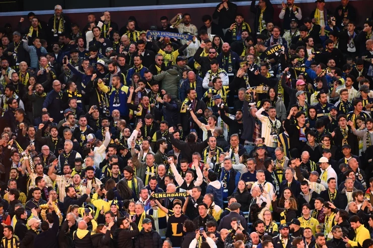 Britanya'da iki Fenerbahçe taraftarı gözaltına alındı