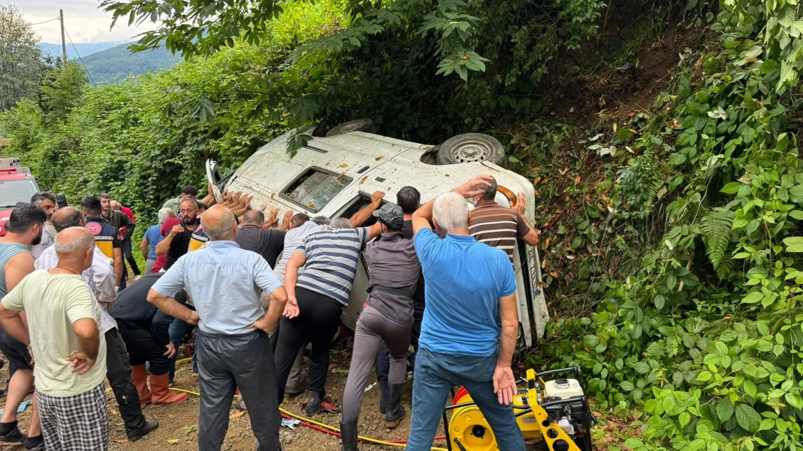 Çay toplamaya gidiyorlardı, feci kazada iki işçi öldü