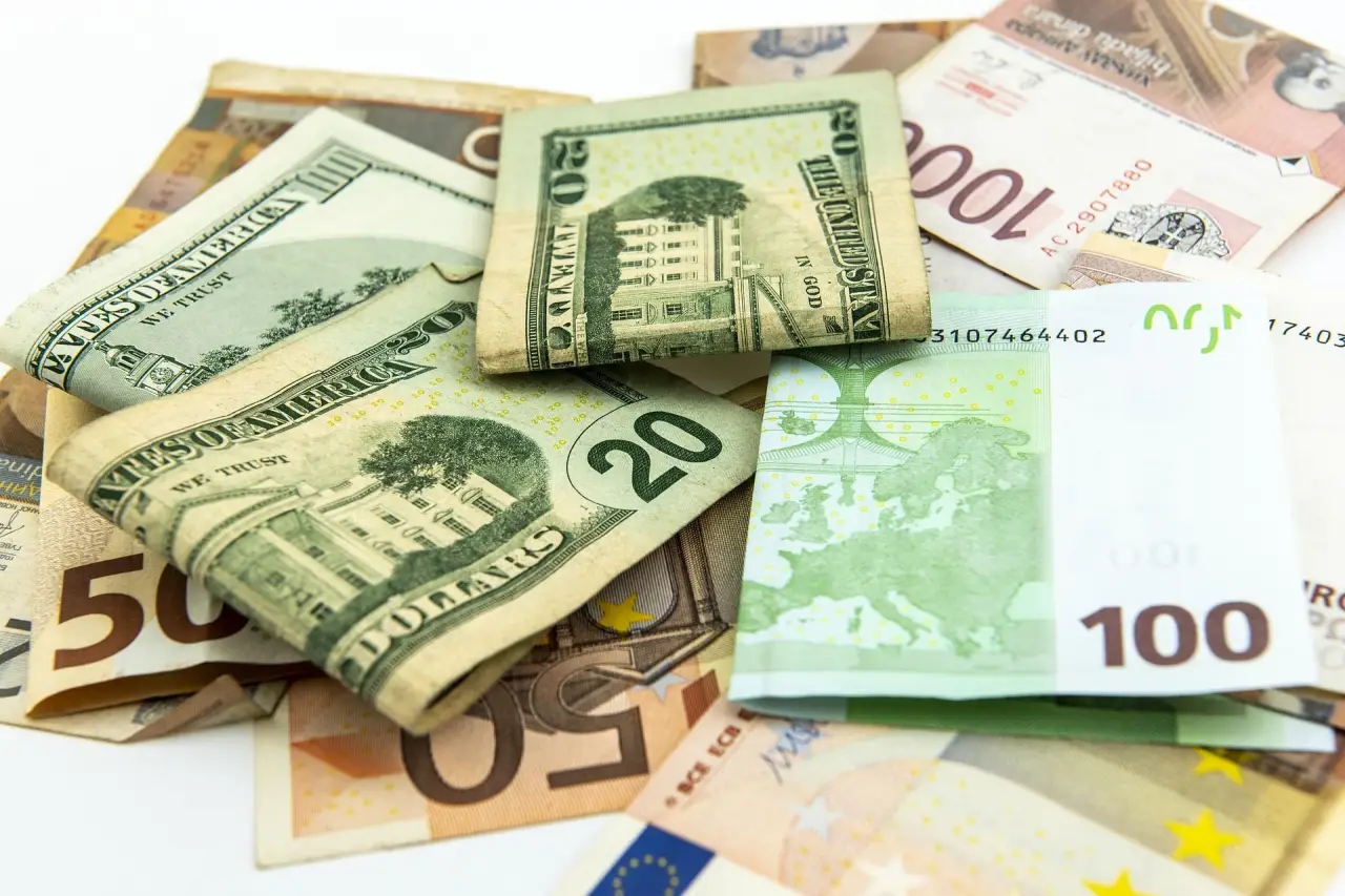 Dolar Ve Avro Açılışı Yükselişle Yaptı