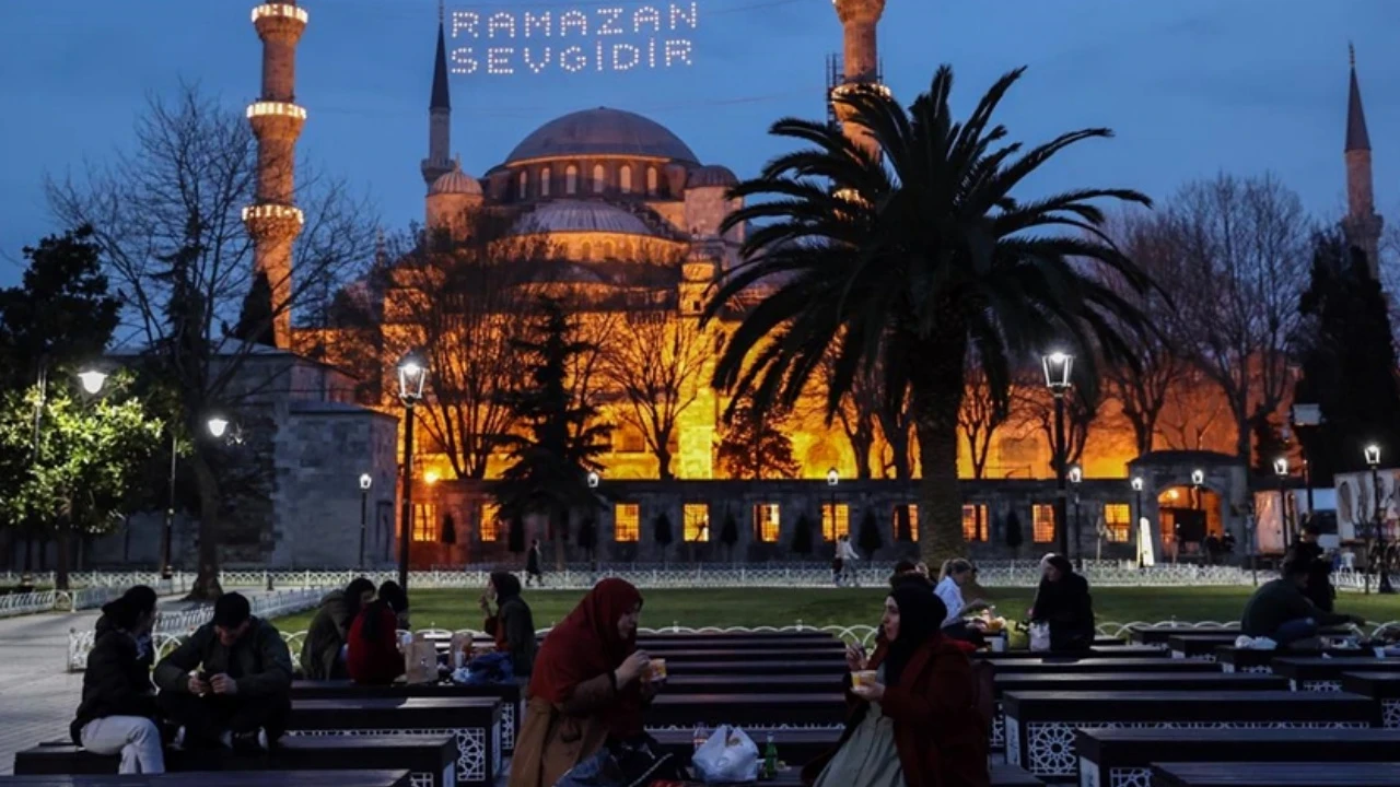 19 ŞUBAT İSTANBUL İFTAR VAKTİ: İstanbul'da oruç saat kaçta açılacak, iftar saat kaçta yapılacak?