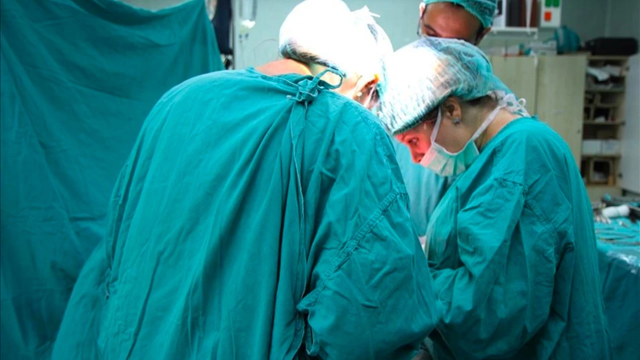 Nefes darlığı şikayeti ile gitti: Kalbinin üstünde 2 kilo kitle çıktı