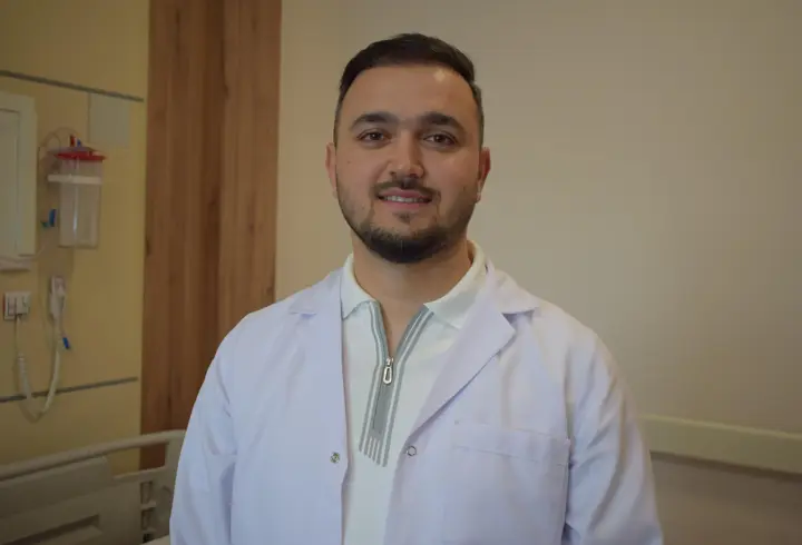 10 aylık bebeğin nefes borusuna şeker ambalajı kaçtı; operasyonla çıkarıldı