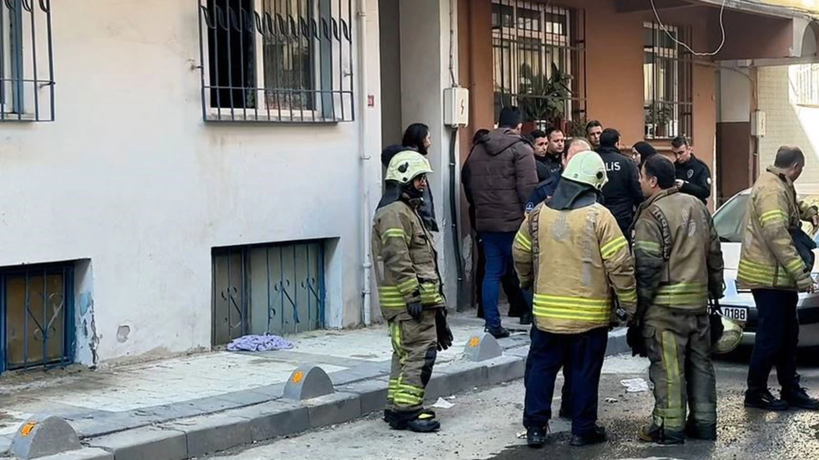 İstanbul'da yangın! Yatağa bağımlı kişi hayatını kaybetti